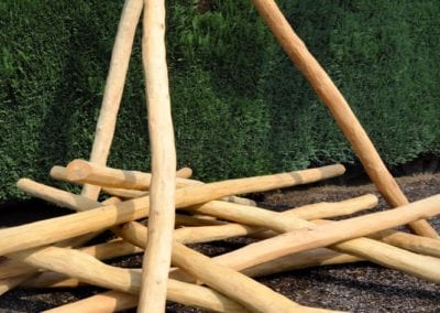 entrindete, entsplintete & vorgeschliffene Robinienstämme